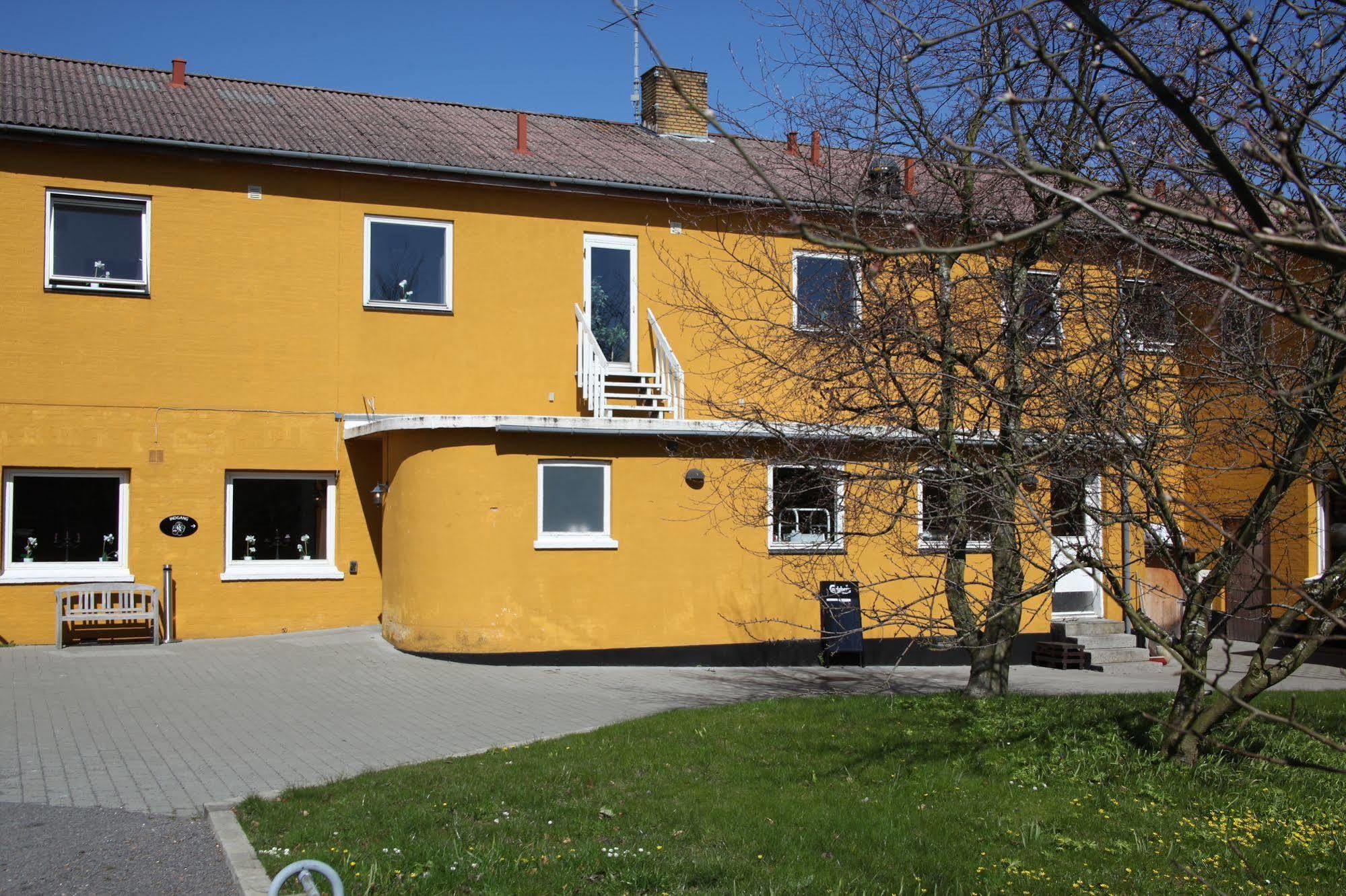 Kanns Hotel Åkirkeby Екстериор снимка