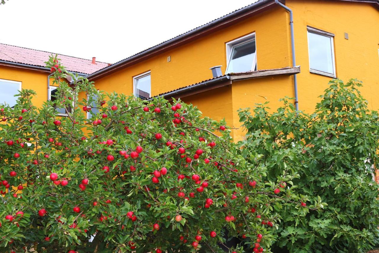 Kanns Hotel Åkirkeby Екстериор снимка