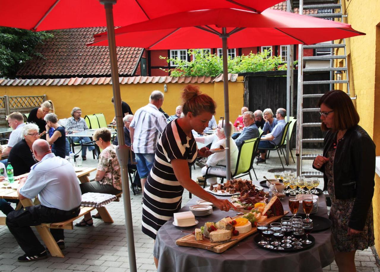 Kanns Hotel Åkirkeby Екстериор снимка